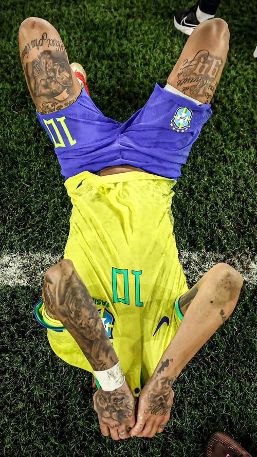 门兴总监：非常期待高井幸大的表现，他的合同中有亮点